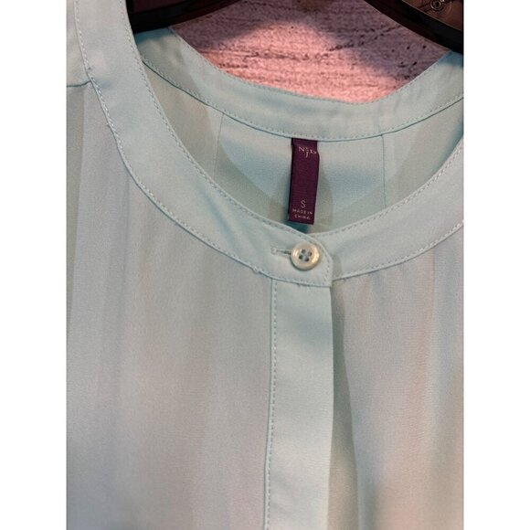 NYDJ Sleeveless Pintuck Blouse W Front Pocket & Pleated Back Size S - Picture 2 of 3